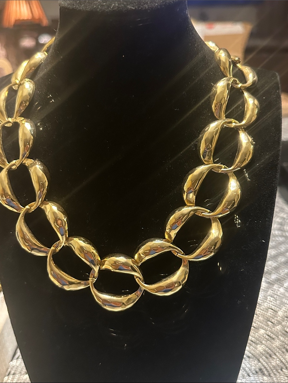 Elegant Gold Link Chain Necklace - Women's Statement Jewelry - Picture 2 of 3